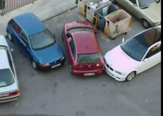 Απίθανο βίντεο: Αυτά παθαίνεις αν... κλείσεις κάποιον με το αυτοκίνητο