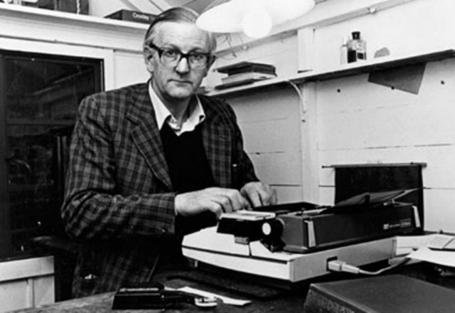 Πέθανε ο συγγραφέας Τομ Σαρπ