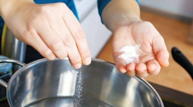 Βίντεο: Απίστευτο πείραμα με αλάτι!