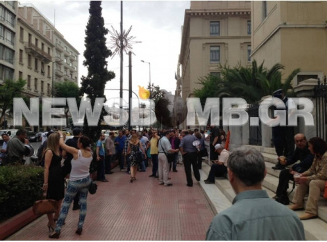 Συγκέντρωση διαμαρτυρίας ΟΛΜΕ έξω από το Ανώτατο Ακυρωτικό Δικαστήριο