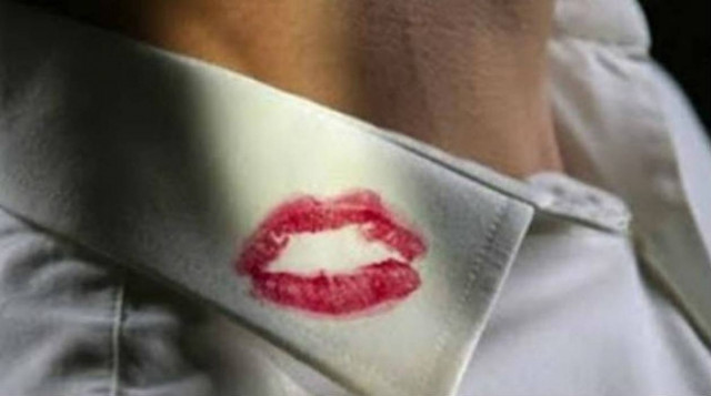 Ξέχασε το Facebook ανοιχτό και είδε ότι την απατά - Δείτε τι του έκανε