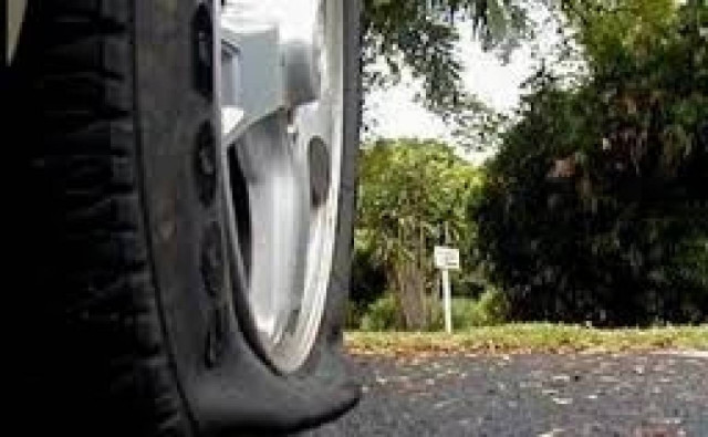 Ηγουμενίτσα: Έκοψαν τα φρένα και έσκασαν τα λάστιχα σε κρατικά αμάξια