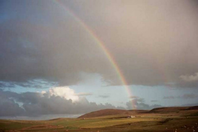 Ήλιος με βροχή την Κυριακή