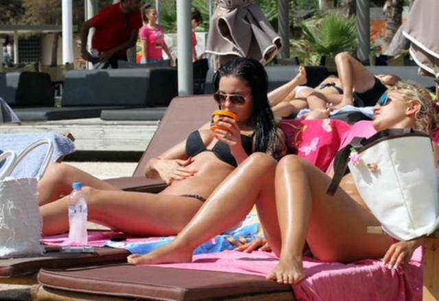 Άναψε «φωτιά» στην παραλία η Δήμητρα Αλεξανδράκη (pics)