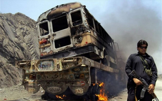 Πακιστάν: Επίθεση με έξι νεκρούς σε κονβόι του ΝΑΤΟ