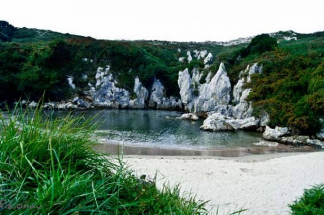 Απίστευτες εικόνες: Μια παραλία χωρίς θάλασσα