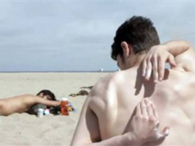 Βίντεο: Tι περιμένεις και τι τελικά βλέπεις σε μια παραλία