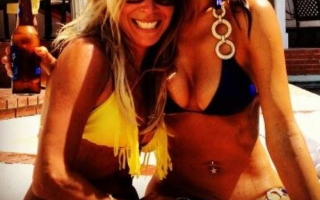 Έκανε πάλι γενέθλια με το μικροσκοπικό μπικίνι της (pics)