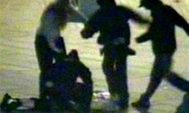 Τον έσπασαν στο ξύλο για να του πάρουν το κινητό