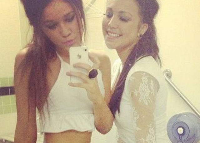 Φωτογραφήθηκαν για το Facebook και έκαναν... ρεζίλι την φίλη τους!