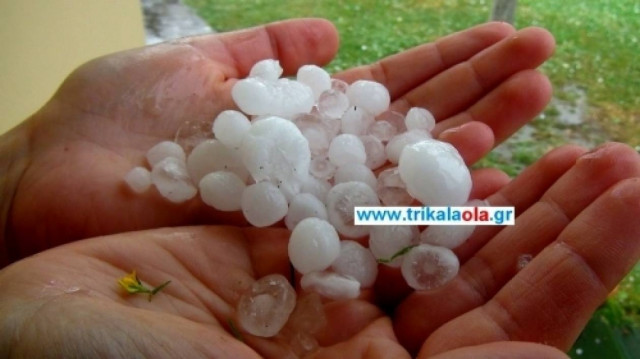 Βίντεο: Ισχυρή χαλαζόπτωση στα Τρίκαλα