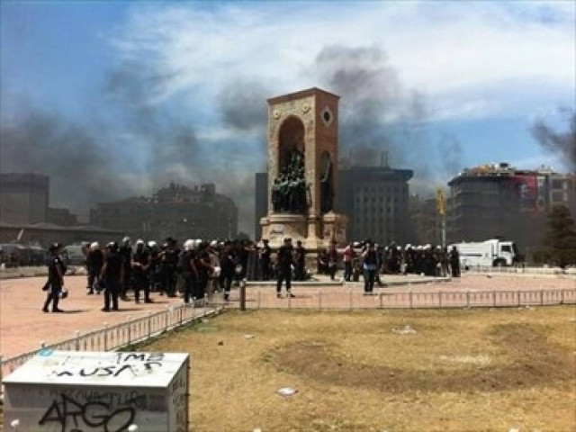 Τουρκία: Εισβολή της τουρκικής αστυνομίας στο πάρκο Γκεζί