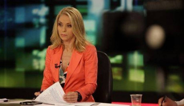 ΕΡΤ: Με αγκαλιές και φιλιά το τελευταίο δελτίο ειδήσεων