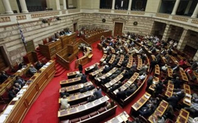 Δείτε LIVE - Χαμός και στη Βουλή για την ΕΡΤ