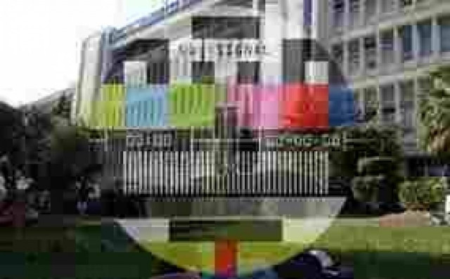 Τα ειρωνικά σχόλια στο Twitter για το κλείσιμο της ΕΡΤ