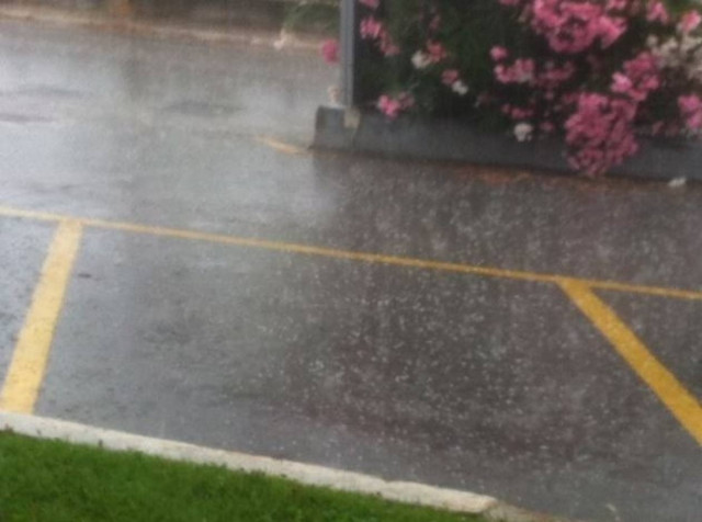 Σοβαρά προβλήματα στην Αττική λόγω χαλαζόπτωσης