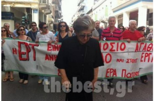 Η ηλικιωμένη που συγκλόνισε τους διαδηλωτές