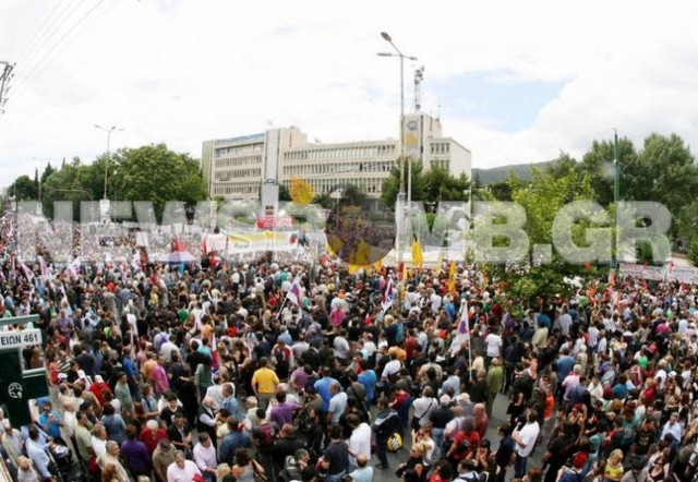 ΔΕΙΤΕ: Ιστορική φωτογραφία από την συγκέντρωση διαμαρτυρίας στην ΕΡΤ