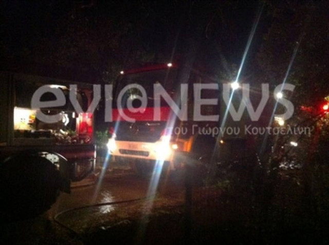 Χαλκίδα: Βγήκαν με τις πυζάμες να σβήσουν τη φωτιά