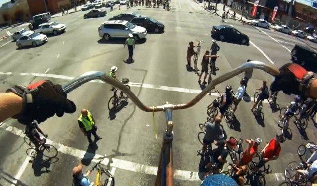 Βίντεο: Αυτό είναι το ψηλότερο ποδήλατο του κόσμου!