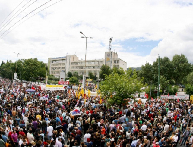 ΕΡΤ: Προσήγαγαν τηλεοπτικό συνεργείο που πήγαινε εκεί