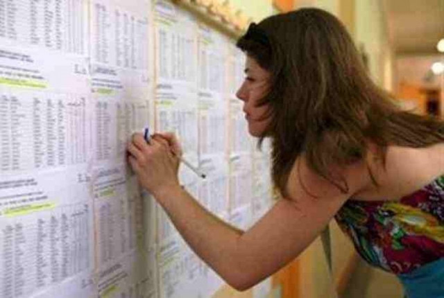 Βάσεις 2013: Σε ποιες σχολές ανεβαίνουν και σε ποιες πέφτουν