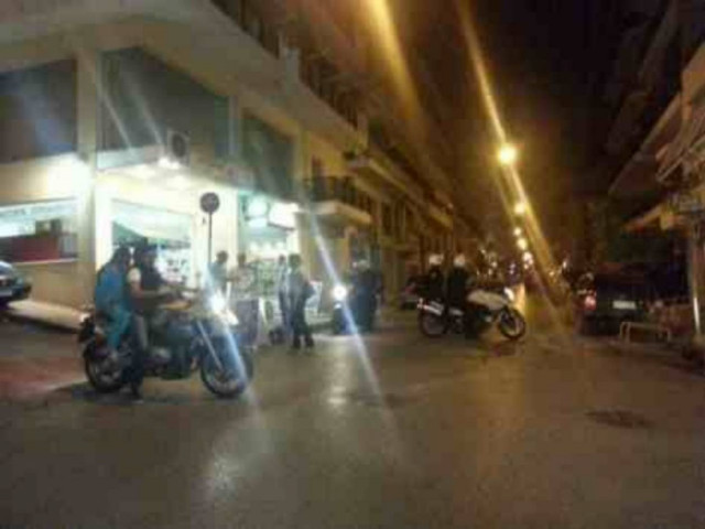 Λαμία: Τον μαχαίρωσαν και πέταξαν τα στιλέτα σε υπόνομο