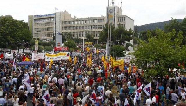 Βίντεο: Έκοψαν το σήμα του 902 στον αέρα λόγω της ΕΡΤ