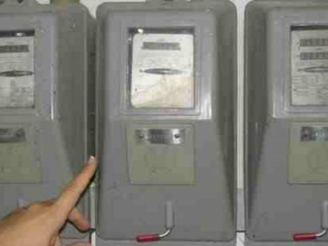 ΣΟΚ: Πυροβόλησε αυτοκίνητο της ΔΕΗ για να μην του κόψουν το ρεύμα