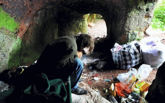 Ξαναγυρνάνε σε σπηλιές λόγω της κρίσης (pics)