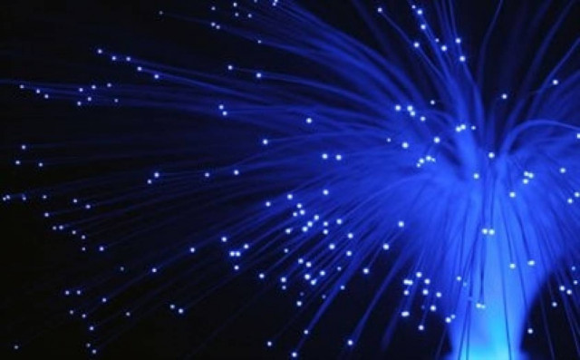 Έκλεβε οπτικές ίνες