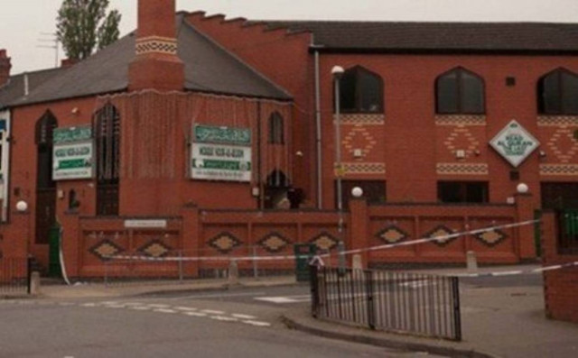 Βρετανία: 32χρονος επιτέθηκε με μαχαίρι εναντίον πιστών μέσα σε τζαμί