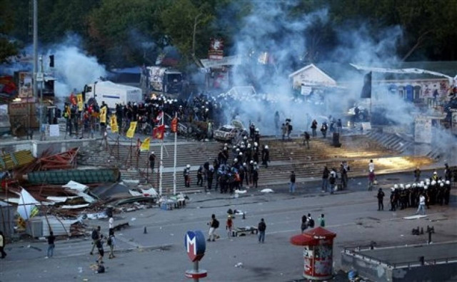 Ταξίμ: Ωμή βία από την αστυνομία – Συνεχίζονται οι διαδηλώσεις