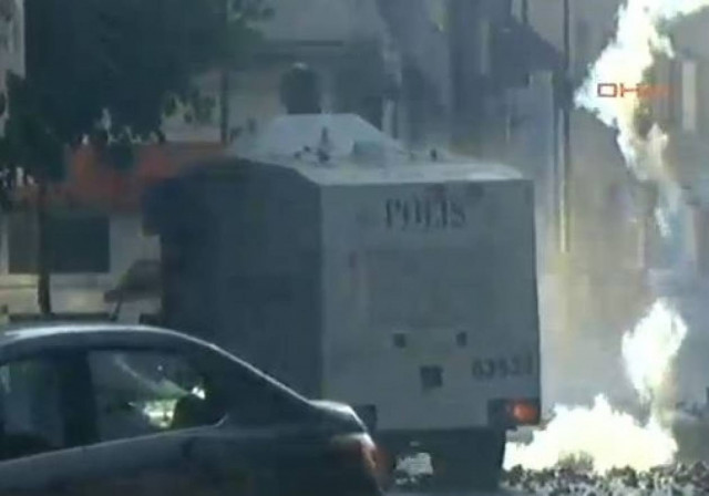 Τουρκία LIVE: Ξεκίνησαν οι διαδηλώσεις – «Πνίγεται» η πόλη στα χημικά