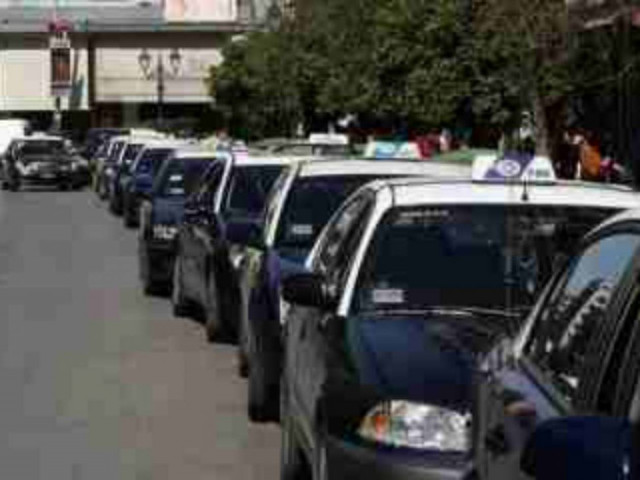 Χειρόφρενο τραβούν τα ταξί στη Θεσσαλονίκη