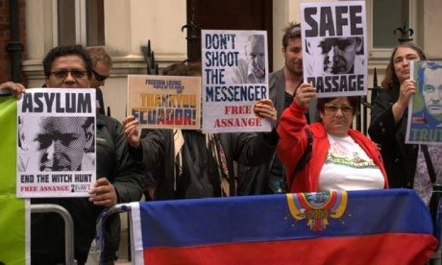 Για πενταετία στην πρεσβεία ετοιμάζεται ο Ασάνζ