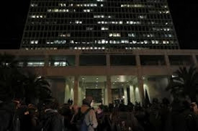 Συγκέντρωση αντιεξουσιαστών έξω από τη ΓΑΔΑ