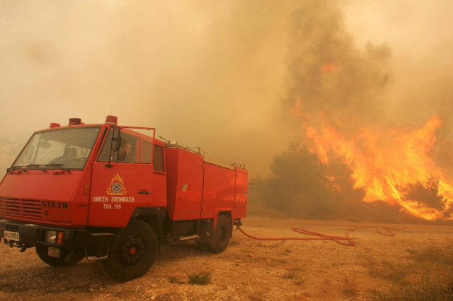 Πυρκαγιά στο Κέντρο Εκπαίδευσης Τεθωρακισμένων στον Αυλώνα
