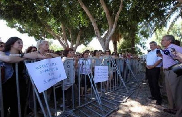 Εκδήλωση διαμαρτυρίας εργαζομένων στις ΚΑ έξω από την Βουλή