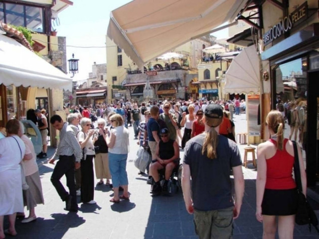 Ρόδος: Απαράδεκτη η κατάσταση με τους «κράχτες»