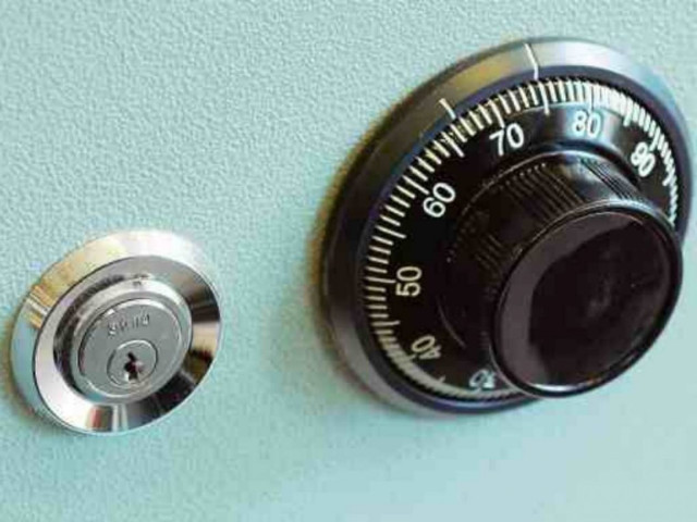 Σήκωσαν από σπίτι καθηγητή της Ιατρικής χρηματοκιβώτιο 50 κιλών