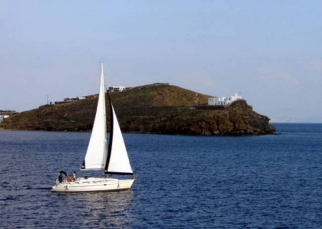 Εφιάλτης για δύο επιβάτες ιστιοφόρου