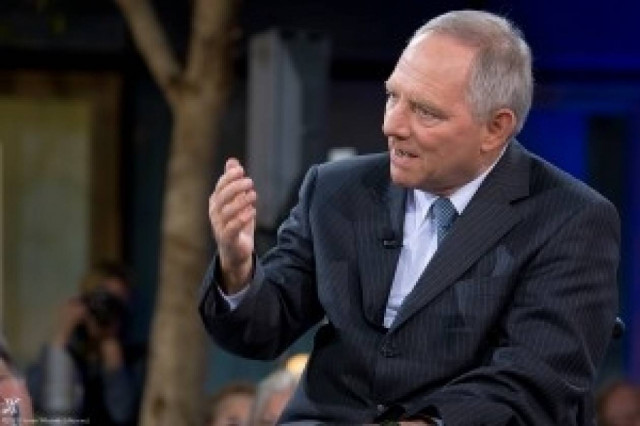 Σόιμπλε: Διαψεύδει την παραμονή του στο γερμανικό ΥΠΟΙΚ