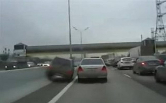 Απίστευτο βίντεο: Δείτε πως αποφεύγουν το μποτιλιάρισμα στη Ρωσία