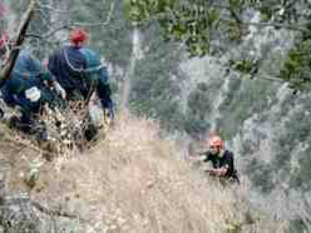 ΤΩΡΑ:Επιχείρηση διάσωσης νεαρού ζευγαριού από φαράγγι στα Χανιά
