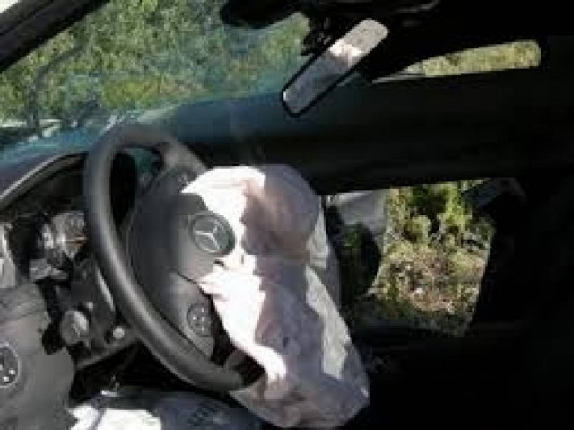 Σοβαρό τροχαίο στην Αχαΐα-Εγκλωβισμένος οδηγός