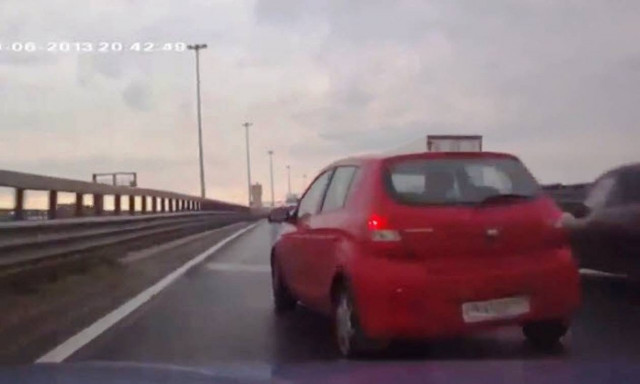 Βίντεο: Οι γκάφες συνεχίζονται στους δρόμους της Ρωσίας!