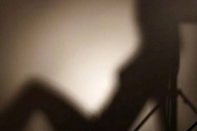 Σοκ στην Αχαΐα: Μητέρα έκανε έρωτα με το γιο της για να τον...