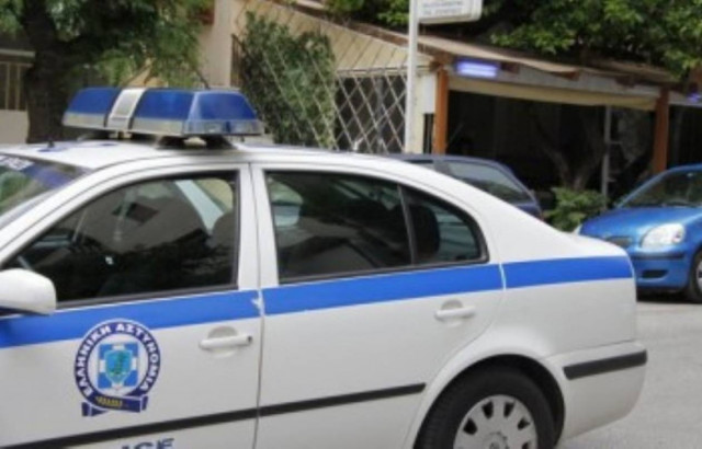 Πήδηξε από το περιπολικό εν κινήσει