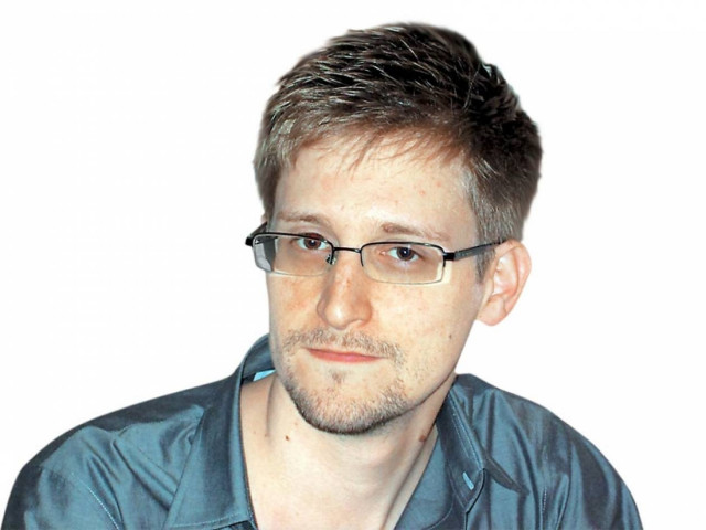 Προσγειώθηκε στη Μόσχα το αεροπλάνο που μεταφέρει τον Σνόουντεν